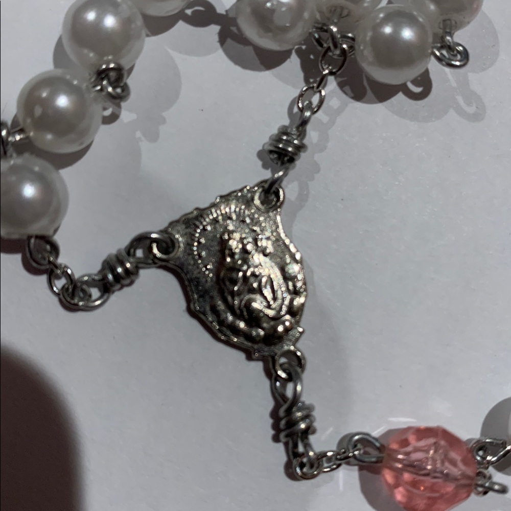 Vintage rosary w faux pearls and stainless wire 30” w cross and Mary and Jesus - Picture 4 of 6